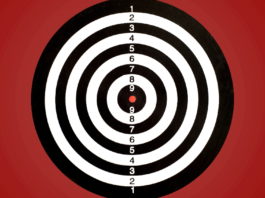 Gianfranco Mantelli si candida a presidente Uits Gianfranco Mantelli si candida a presidente Uits: bersaglio da tiro a segno su sfondo rosso