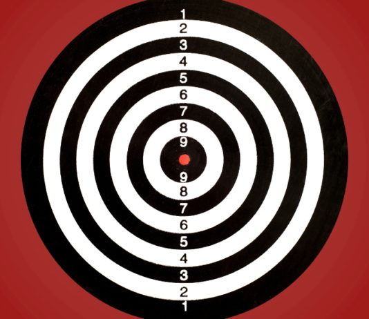 Gianfranco Mantelli si candida a presidente Uits Gianfranco Mantelli si candida a presidente Uits: bersaglio da tiro a segno su sfondo rosso