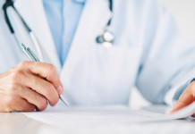 Certificato medico per porto d’armi, la circolare del governo Certificato medico per porto d’armi: medico con documenti