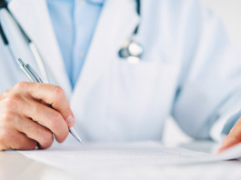 Certificato medico per porto d’armi, la circolare del governo Certificato medico per porto d’armi: medico con documenti