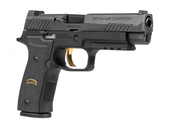 da destra di tre quarti, la pistola custom sig sauer m17 best ranger competition