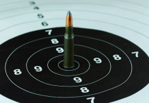 Adorni chiede di annullare le elezioni dell’Uits Adorni chiede di annullare le elezioni dell’Uits: bersaglio per tiro a segno con cartuccia al centro