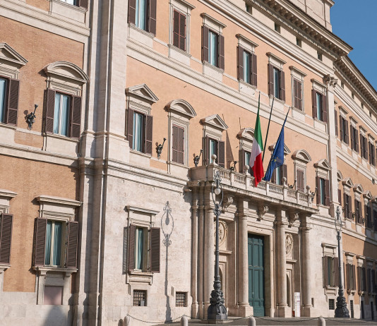 Assemblea dell’Uits, tre interrogazioni parlamentari Assemblea dell’Uits: facciata di palazzo di montecitorio