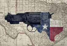 Porto d’armi in Texas, cadono molti vincoli porto d'armi in Texas: revolver con bandiera americana su vecchia mappa del Texas