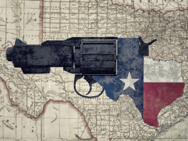 Porto d’armi in Texas, cadono molti vincoli porto d'armi in Texas: revolver con bandiera americana su vecchia mappa del Texas