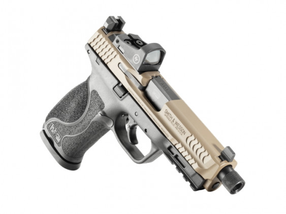 da destra, la Smith & Wesson M&P9 M2.0 OR Spec Series appoggiata sulla canna