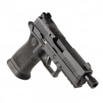 da destra, la pistola sig sauer P320 XCarry Legion appoggiata sulla canna