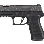 da sinistra, vista classica della della pistola microcompatta Sig Custom P320X Compact Spectre