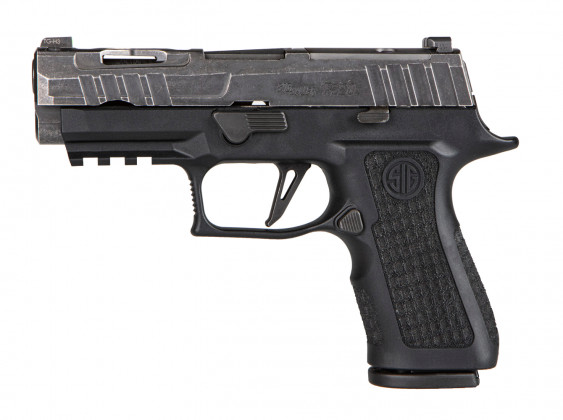 da sinistra, vista classica della della pistola microcompatta Sig Custom P320X Compact Spectre