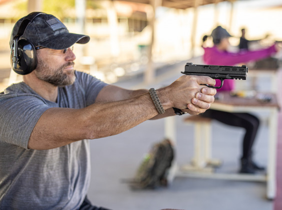 linea di tiro con pistola striker fired rick island armory stk100