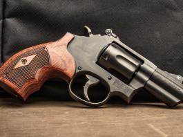 Smith & Wesson Model 19 Carry Comp: più corto il revolver per il porto occulto Smith & Wesson Model 19 Carry Comp più corto il revolver per il porto occulto