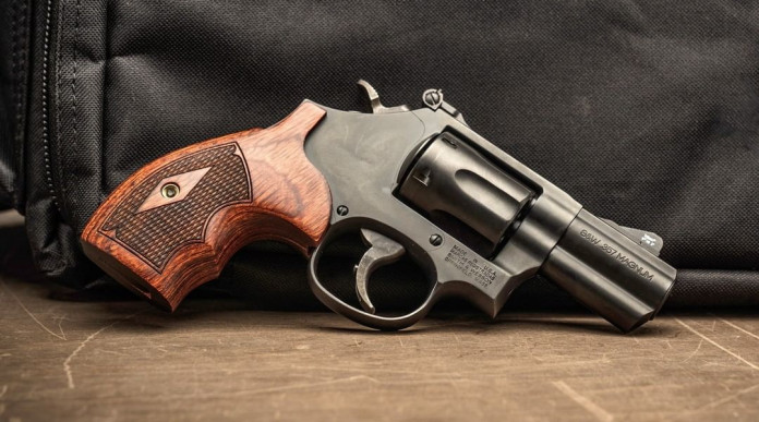 Smith & Wesson Model 19 Carry Comp più corto il revolver per il porto occulto