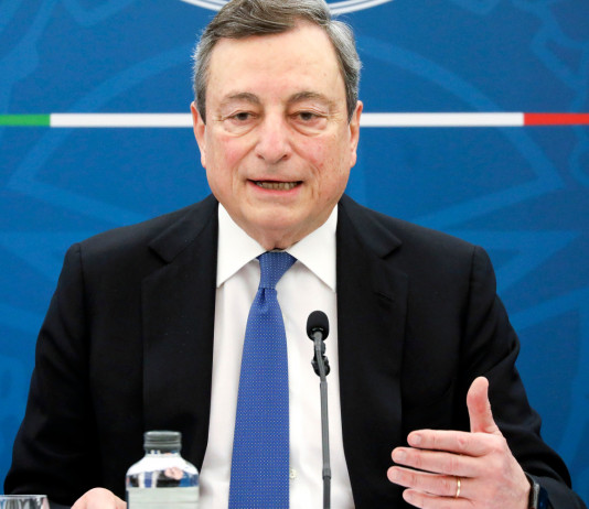 Stato d’emergenza prorogato: che succede al porto d’armi in scadenza? Stato d’emergenza prorogato che succede al porto d’armi in scadenza: Mario Draghi in conferenza stampa a palazzo chigi