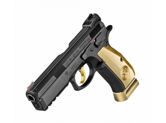 appoggiata sulla canna, la Cz 75 Sp-01 Shadow 85th Anniversary Edition