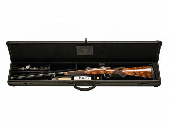 dentro la custodia, la carabina bolt action in edizione limitata Rigby Highland Stalker Nile