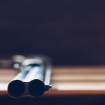 Furto di armi e incauta custodia, la sentenza della Cassazione Furto di armi e incauta custodia: sovrapposto da caccia su tavolo di legno