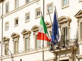 Avviato l’iter per la nomina di Vespasiano a presidente Uits Avviato l’iter per la nomina di Vespasiano a presidente Uits: facciata di palazzo chigi con bandiere di italia ed europa