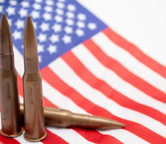 Mercato delle armi in America: ecco i dati a metà ottobre Mercato delle armi in America: tre munizioni su bandiera americana