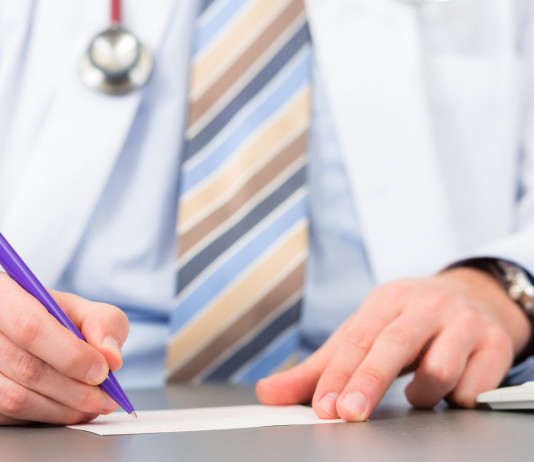 Rinnovo del porto d’armi: il commento legale Rinnovo del porto d’armi: medico firma certificato