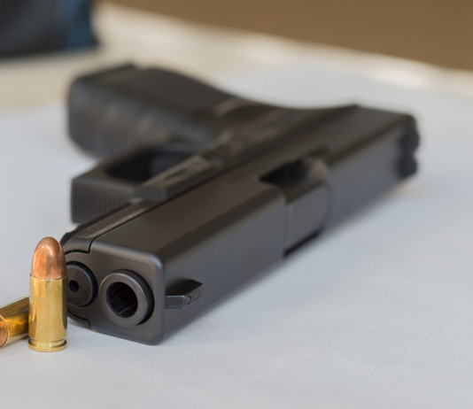 Abolito il divieto di usare il calibro 9×19 in armi corte in Italia Abolito il divieto di usare il calibro 9x19 in Italia: pistola calibro 9x19 Parabellum con munizioni