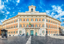 Ddl Magi-Verini sulle armi: la prima novità Ddl Magi-Verini sulle armi: facciata di palazzo montecitorio, sede della camera dei deputati