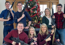 La discussione sulla foto di buon Natale di Thomas Massie La discussione sulla foto di buon Natale di Thomas Massie