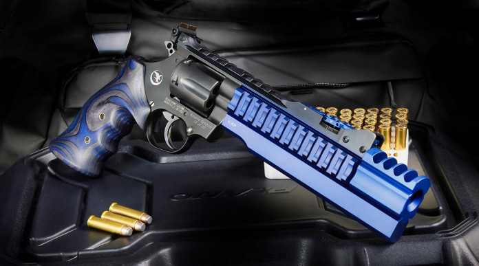 Nighthawk Custom Korth Azzurro Sportivo Limited Edition, il revolver da collezione