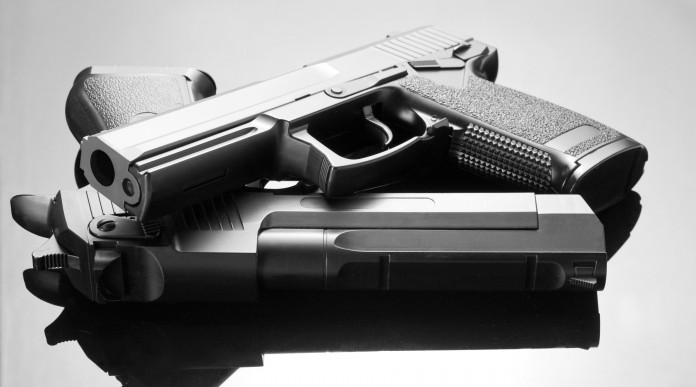 Omessa denuncia di armi ereditate: due pistole, Desert Eagle e M23 Double Eagle