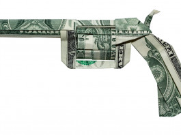 Vendita di armi in America: i numeri di fine 2021 Vendita di armi in America: origami pistola con dollari