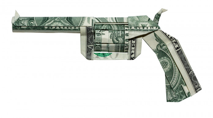 Vendita di armi in America: origami pistola con dollari