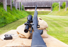 Gare di tiro: comincia il campionato del Safari Club International – Italian Chapter Gare di tiro: poligono all'aperto, carabina in primo piano