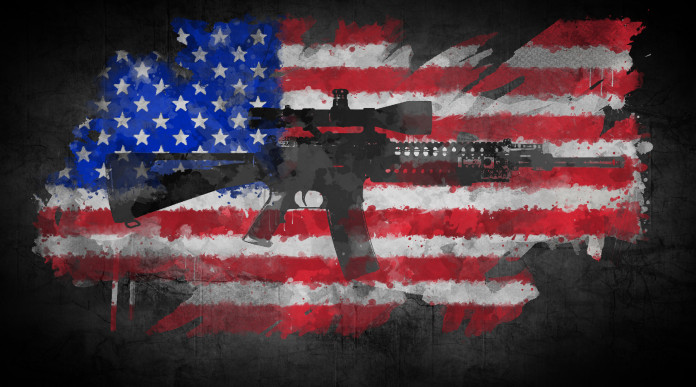 Mercato delle armi in America: bandiera americana con M16