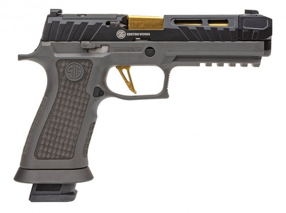 da destra, la Sig Custom P320 Spectre Comp