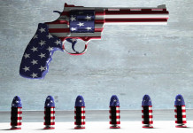 Armi vendute in America: l’analisi per tipologia nel primo trimestre 2022 Armi vendute in America: pistola e munizioni dipinte con bandiera americana