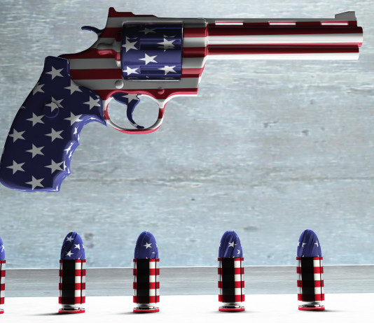 Armi vendute in America: l’analisi per tipologia nel primo trimestre 2022 Armi vendute in America: pistola e munizioni dipinte con bandiera americana