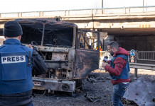 Equipaggiamento dei giornalisti impegnati in Ucraina: la circolare sulle deroghe Equipaggiamento dei giornalisti impegnati in Ucraina