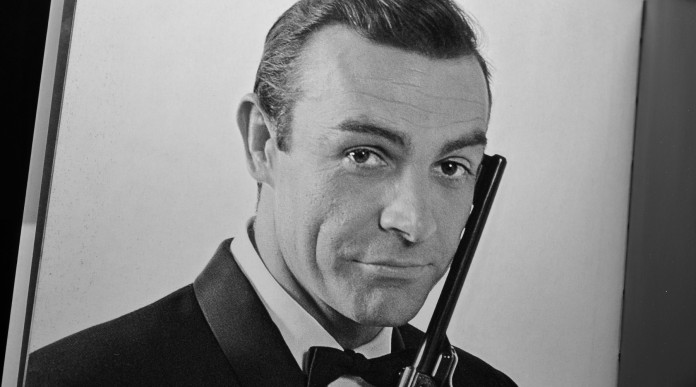 Le iniziative di Paganini e Eos ’22: Sean Connery-James Bond con pistola