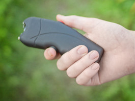 Armi a impulsi elettrici per la polizia locale, la sentenza della Consulta Armi a impulsi elettrici per la polizia locale: stungun e taser