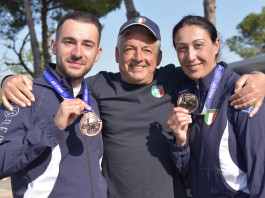 Coppa del mondo di tiro a volo: sette le medaglie azzurre Coppa del mondo di tiro a volo: Andrea Benelli, direttore tecnico della nazionale di skeet, con Diana Bacosi e Gabriele Rossetti