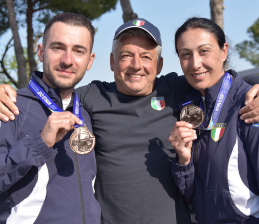 Coppa del mondo di tiro a volo: sette le medaglie azzurre Coppa del mondo di tiro a volo: Andrea Benelli, direttore tecnico della nazionale di skeet, con Diana Bacosi e Gabriele Rossetti