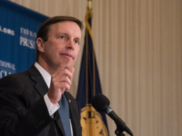 Restrizioni alle armi in America, l’appello del senatore Murphy Restrizioni alle armi in America, l’appello del senatore Murphy