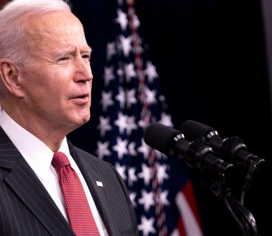 Armi in America, Biden sollecita parlamento Armi in America, Biden sollecita parlamento