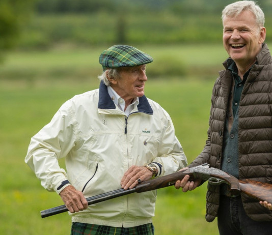 Cifra record per il Beretta SL2 Launch Edition all’asta di beneficenza Cifra record per il Beretta SL2 Launch Edition all’asta di beneficenza: Jackie Stewart e Franco Gussalli Beretta con il pezzo unico SL2 Launch Edition