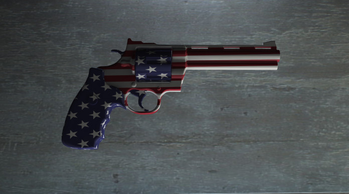 Doppia novità sulle armi in America: pistola decorata con bandiera americana