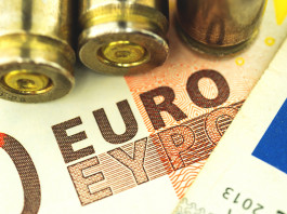 Valore del settore armiero: il nuovo studio Valore del settore armiero in Italia: munizioni su banconote da 50 euro