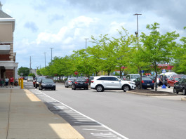 Giovane armato ferma mass shooting a Greenwood Giovane armato ferma mass shooting a Greenwood