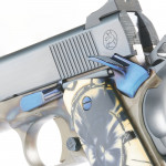 dettagli bluizzati della pistola custom Nighthawk Thurnbull Vip