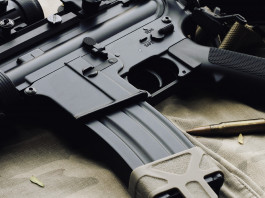 Qualifica di un’arma da guerra: la sentenza Qualifica di un’arma da guerra: arma a funzionamento automatico, destinazione militare