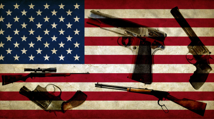 Mercato delle armi in America: armi su bandiera americana