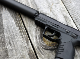 Moderatore di suono e alterazione di un’arma: la sentenza Moderatore di suono e alterazione di un’arma: pistola con silenziatore